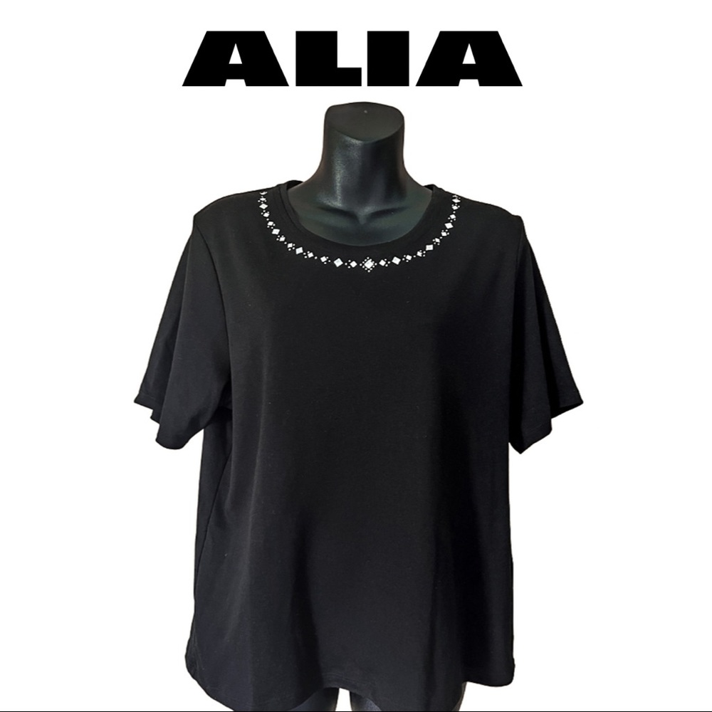 ALIA BLACK TSHIRT W/SILVER STUDS SIZE PETITE LARGE